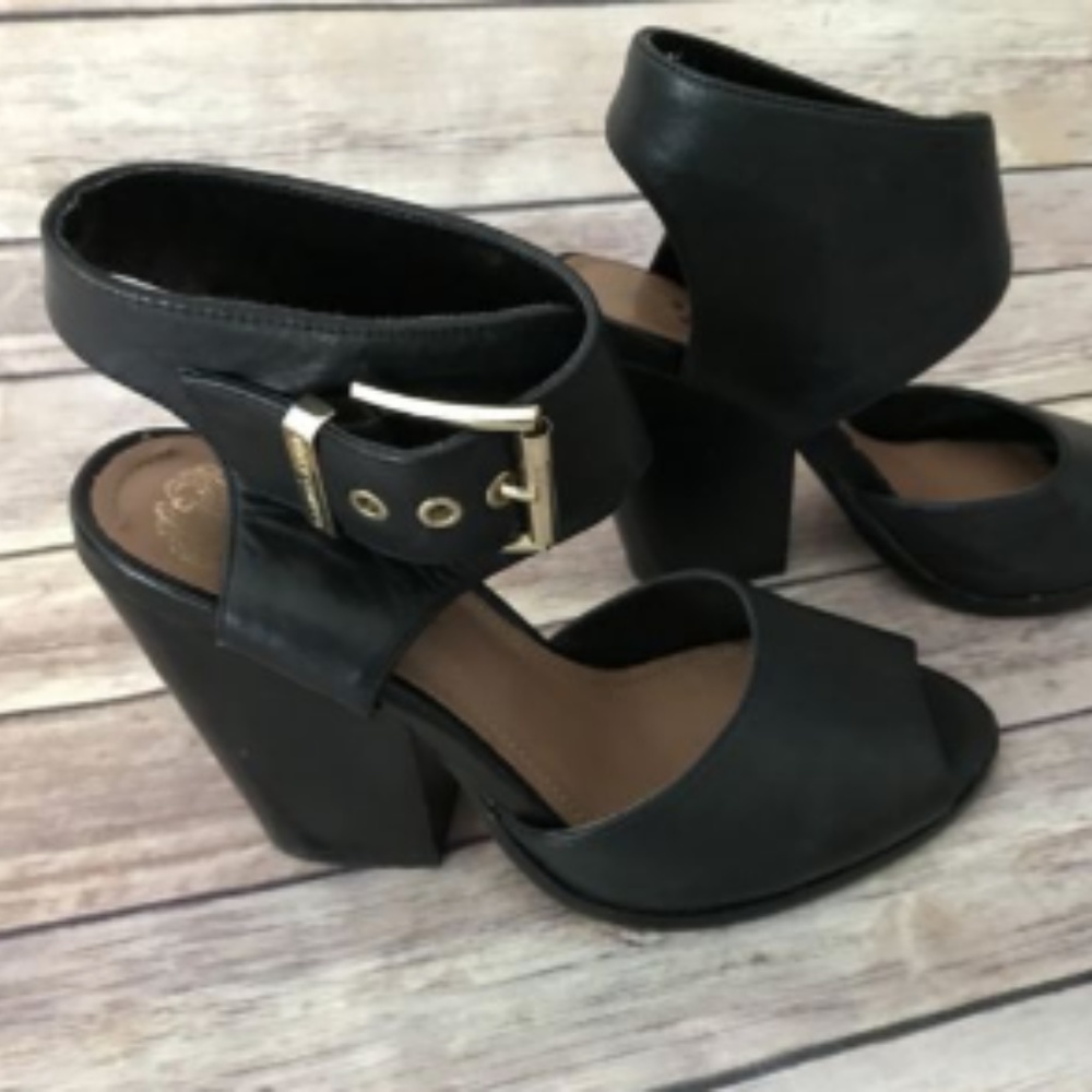 Vince Camuto Sandal Size 6 Black Leather